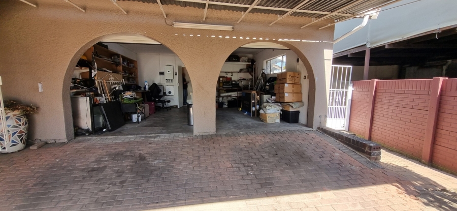 4 Bedroom Property for Sale in Brackendowns Gauteng