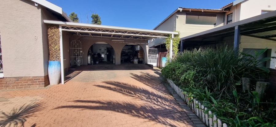 4 Bedroom Property for Sale in Brackendowns Gauteng