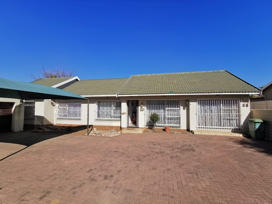 4 Bedroom Property for Sale in Brackendowns Gauteng