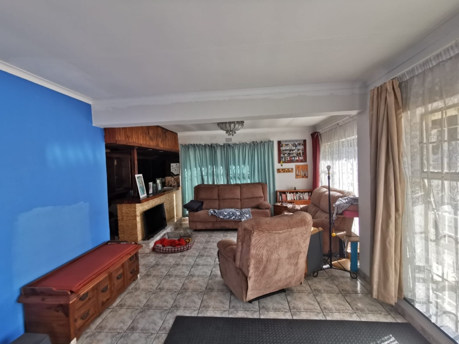 4 Bedroom Property for Sale in Brackendowns Gauteng