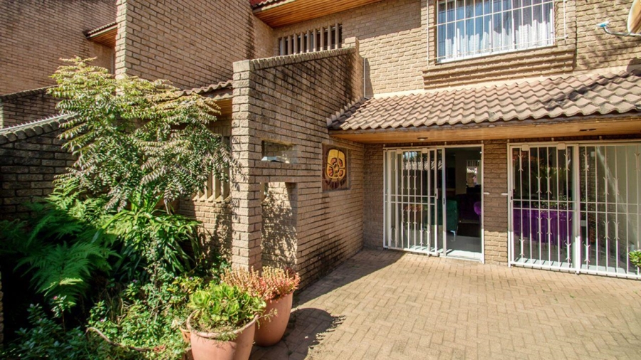 3 Bedroom Property for Sale in Atholl Gardens Gauteng