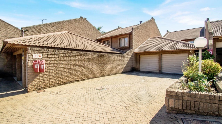 3 Bedroom Property for Sale in Atholl Gardens Gauteng