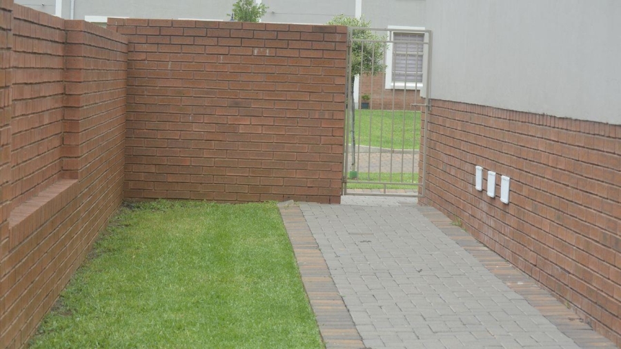 3 Bedroom Property for Sale in Monavoni Gauteng