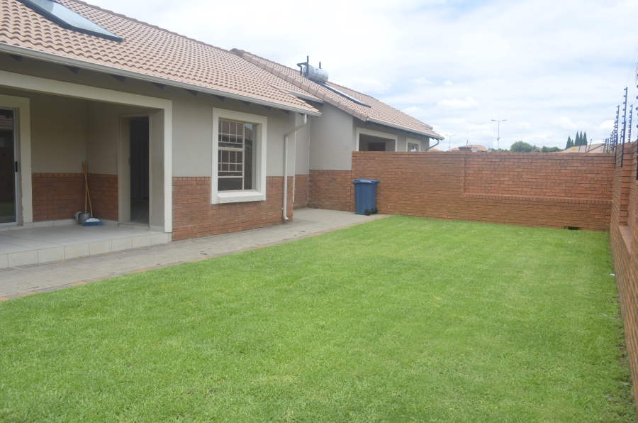 3 Bedroom Property for Sale in Monavoni Gauteng