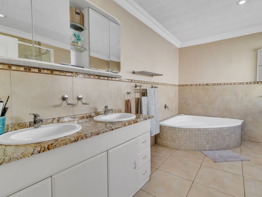 6 Bedroom Property for Sale in Dainfern Golf Estate Gauteng