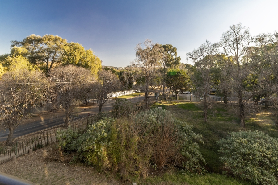 2 Bedroom Property for Sale in Nieuw Muckleneuk Gauteng