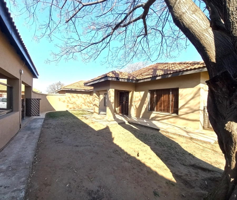 8 Bedroom Property for Sale in Rand Collieries Gauteng