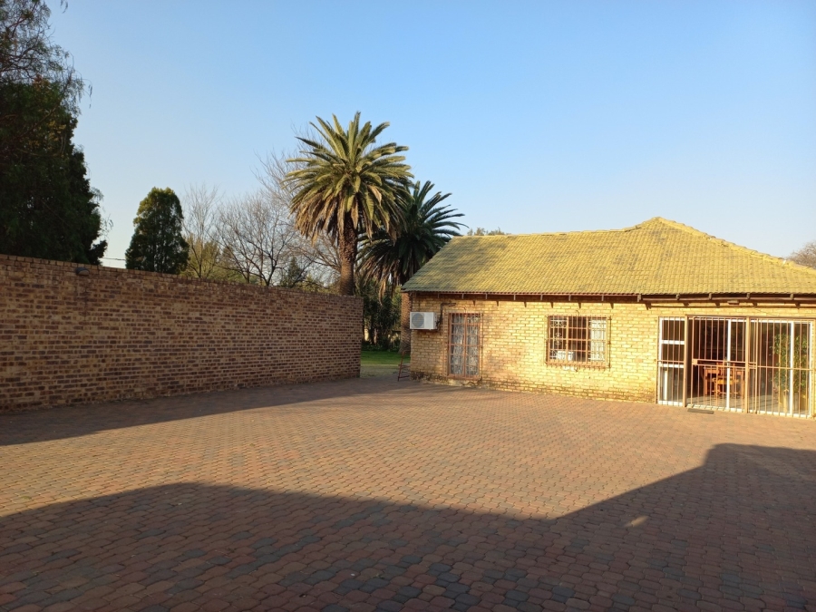8 Bedroom Property for Sale in Rand Collieries Gauteng