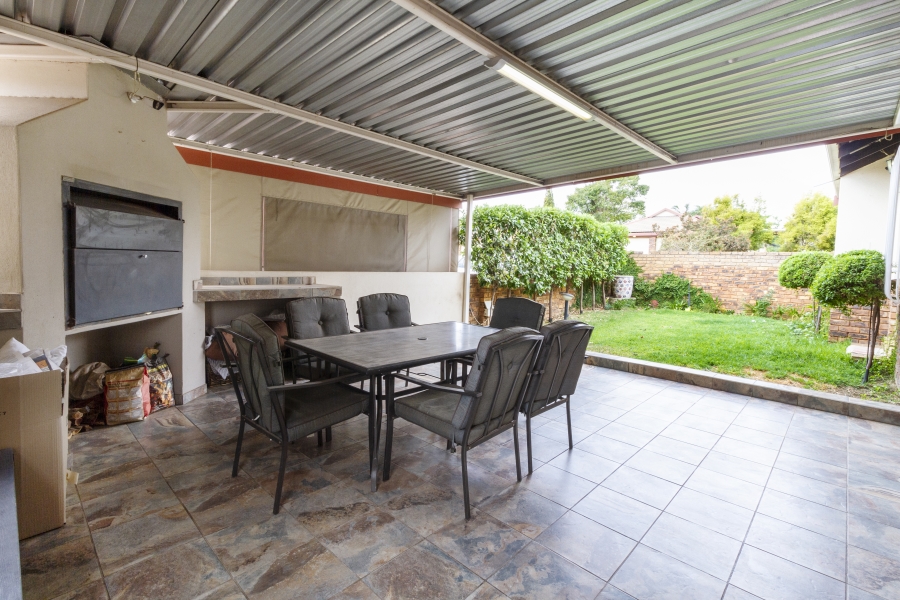 2 Bedroom Property for Sale in Erasmuskloof Gauteng