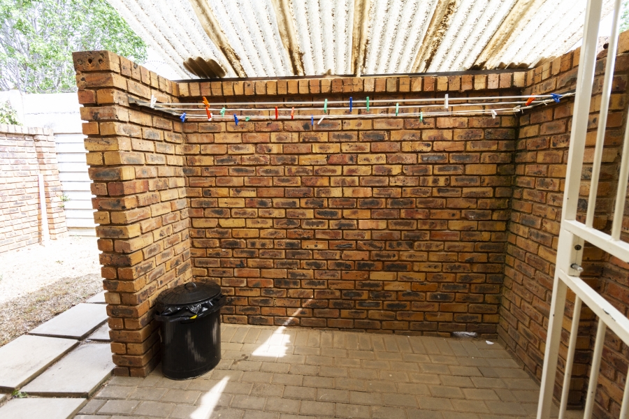 2 Bedroom Property for Sale in Erasmuskloof Gauteng