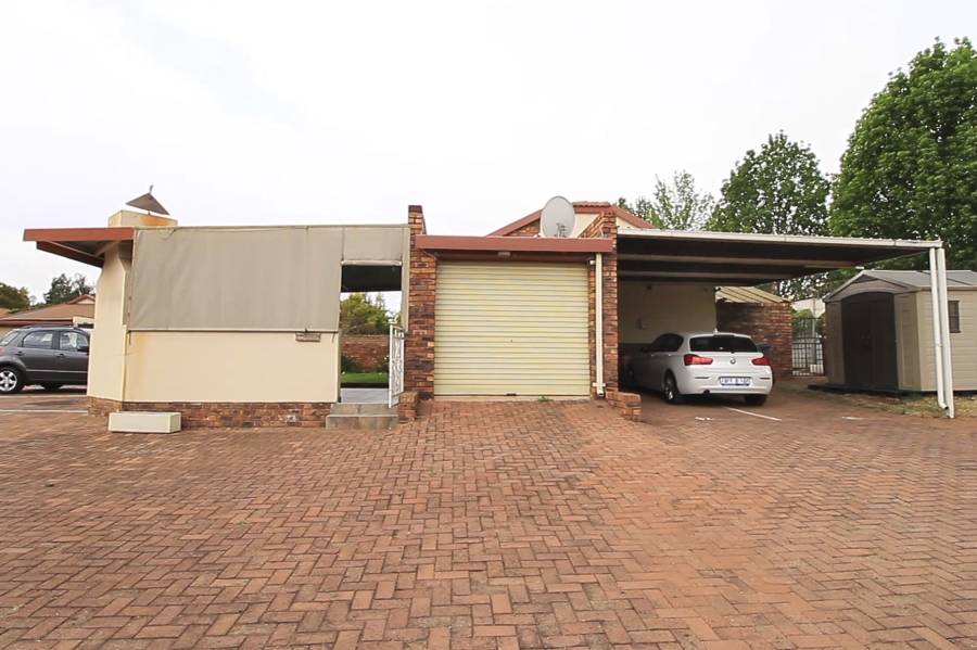 2 Bedroom Property for Sale in Erasmuskloof Gauteng