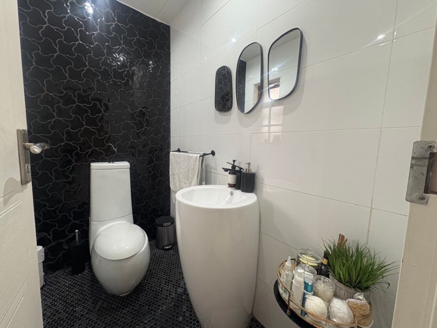2 Bedroom Property for Sale in Hyde Park Gauteng