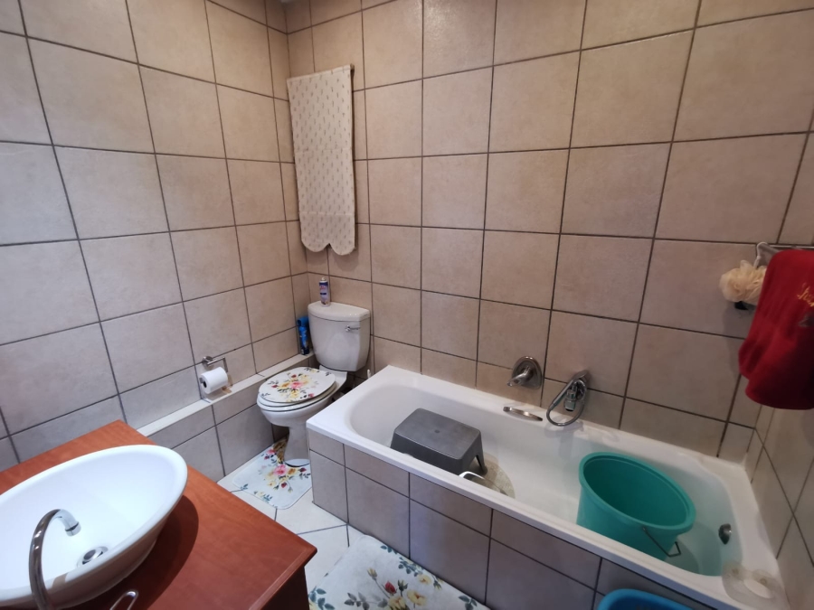 2 Bedroom Property for Sale in South Crest Gauteng