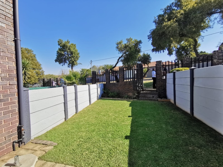 2 Bedroom Property for Sale in South Crest Gauteng