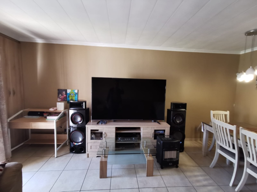 2 Bedroom Property for Sale in South Crest Gauteng