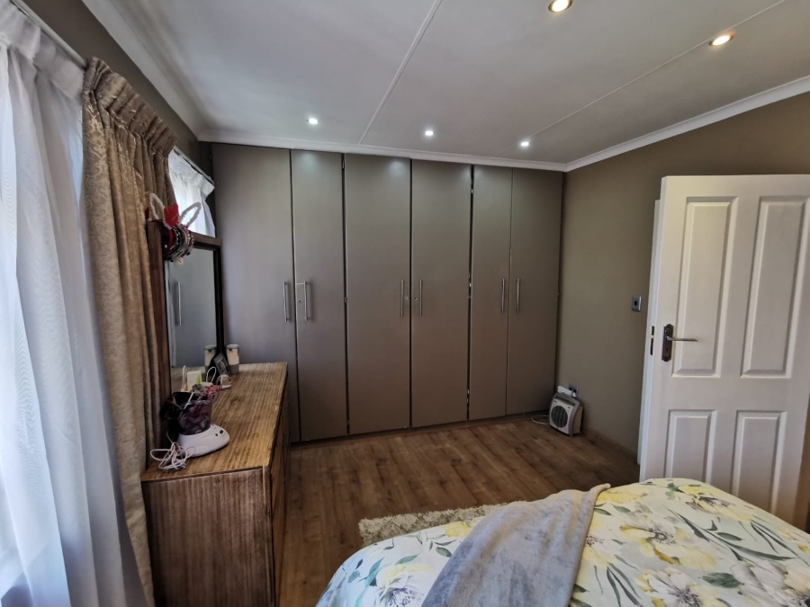 2 Bedroom Property for Sale in South Crest Gauteng
