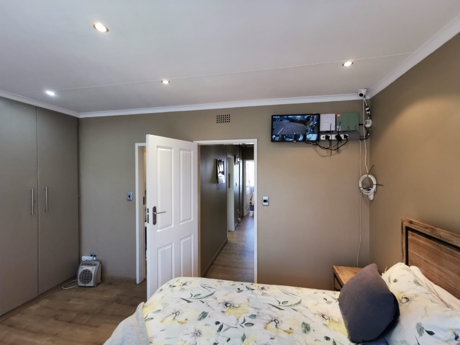 2 Bedroom Property for Sale in South Crest Gauteng