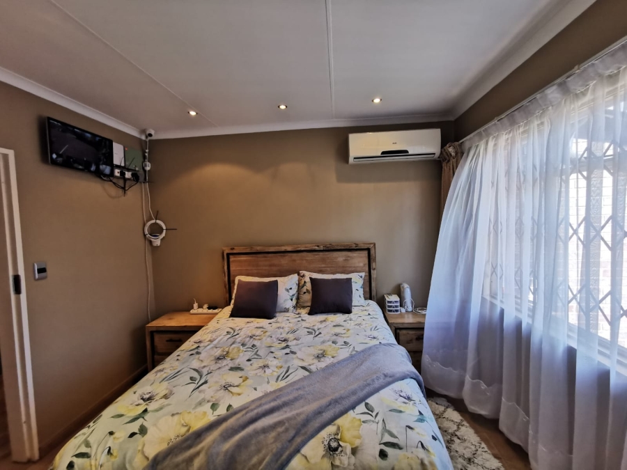 2 Bedroom Property for Sale in South Crest Gauteng
