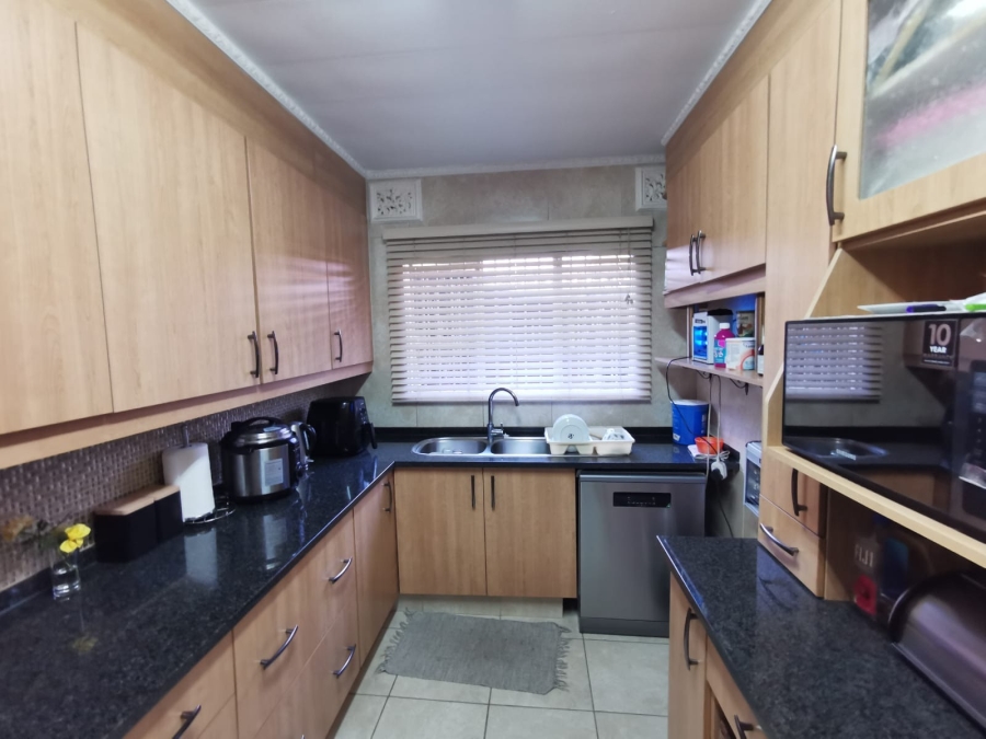 2 Bedroom Property for Sale in South Crest Gauteng