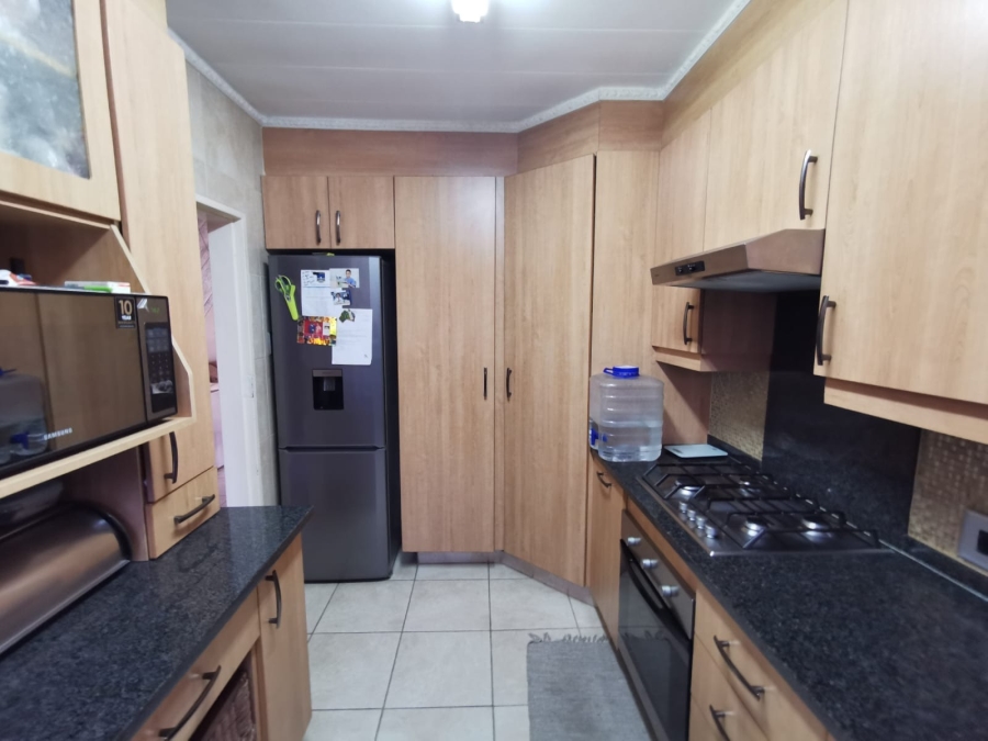 2 Bedroom Property for Sale in South Crest Gauteng