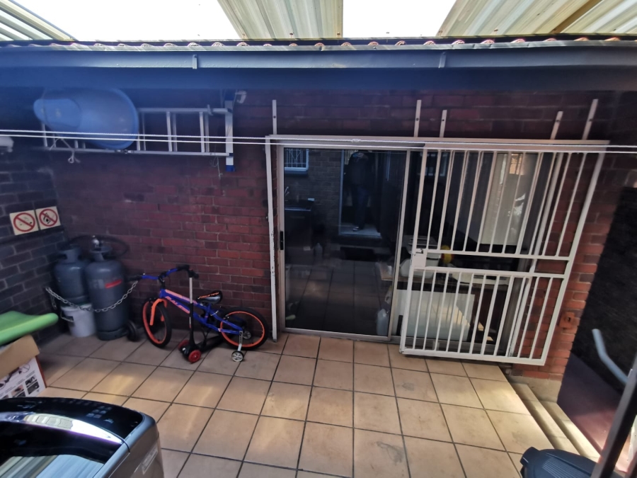 2 Bedroom Property for Sale in South Crest Gauteng