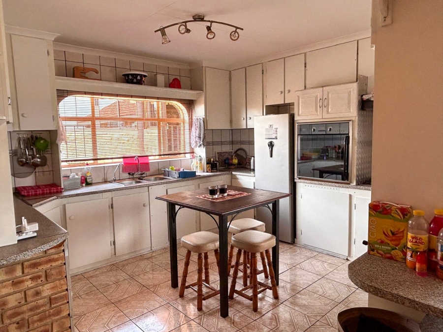 3 Bedroom Property for Sale in Vaaloewer Gauteng