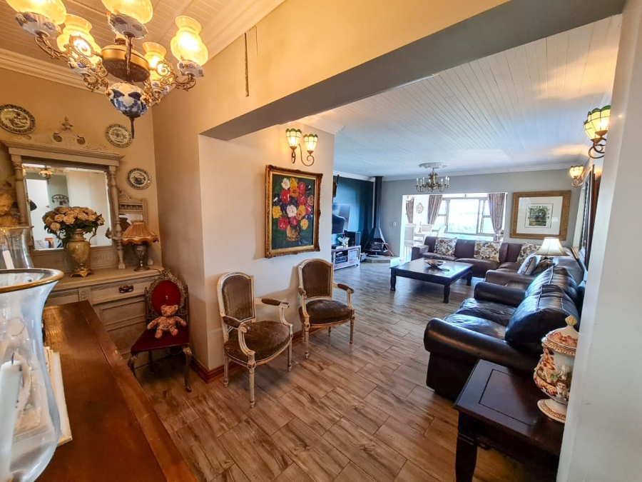 5 Bedroom Property for Sale in Vaaloewer Gauteng