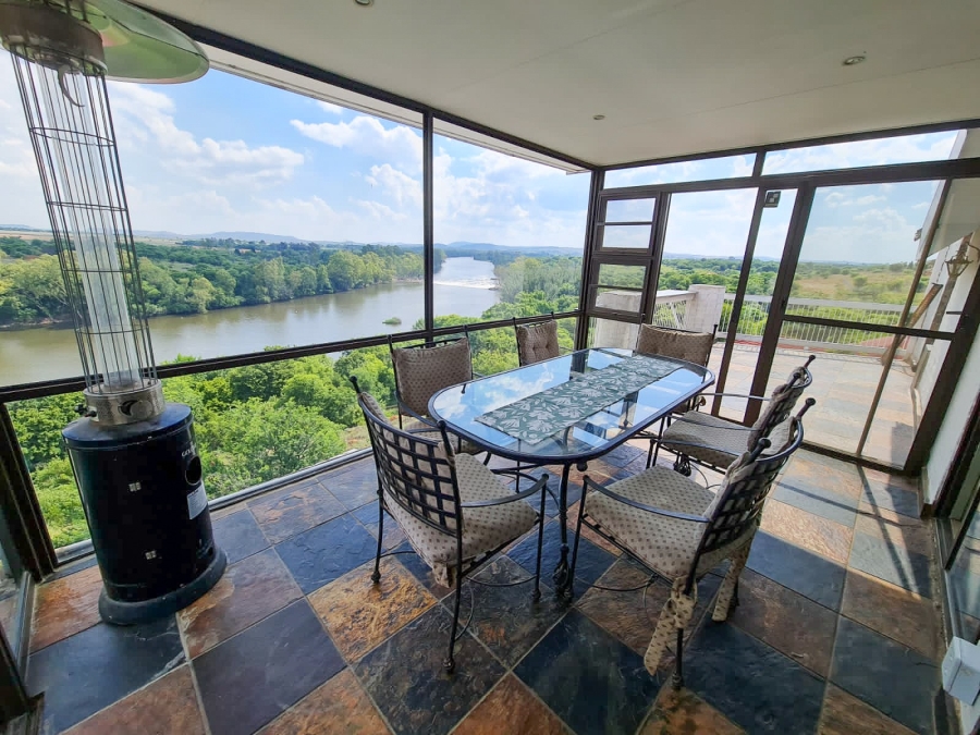 5 Bedroom Property for Sale in Vaaloewer Gauteng