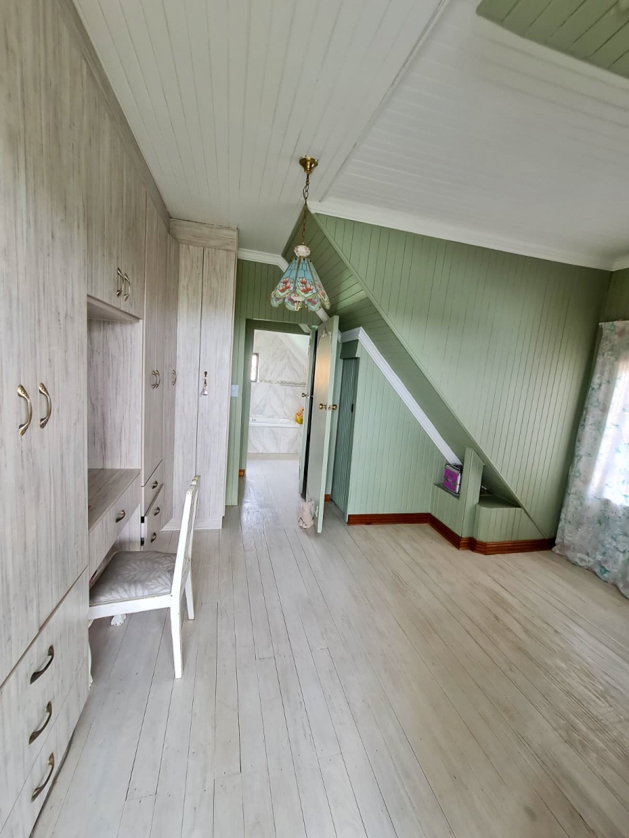 5 Bedroom Property for Sale in Vaaloewer Gauteng