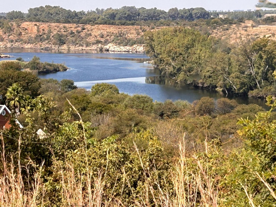0 Bedroom Property for Sale in Vaaloewer Gauteng