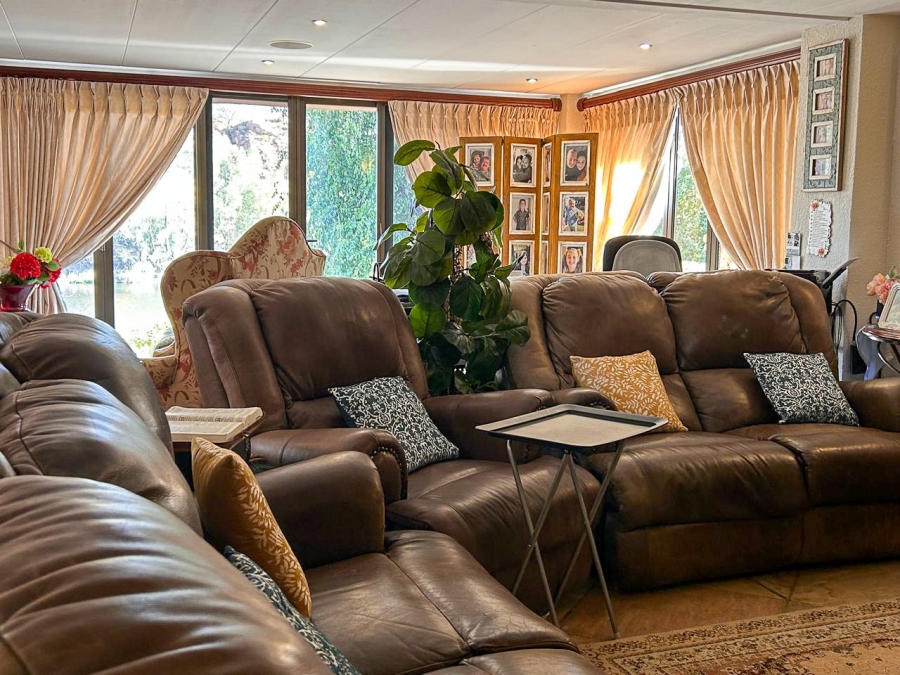 3 Bedroom Property for Sale in Vaaloewer Gauteng