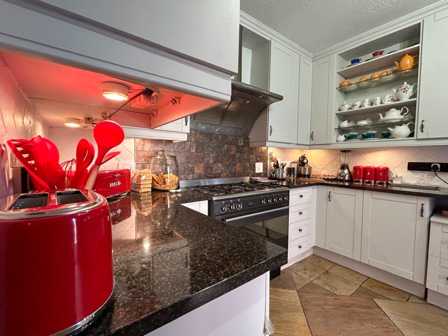 3 Bedroom Property for Sale in Vaaloewer Gauteng