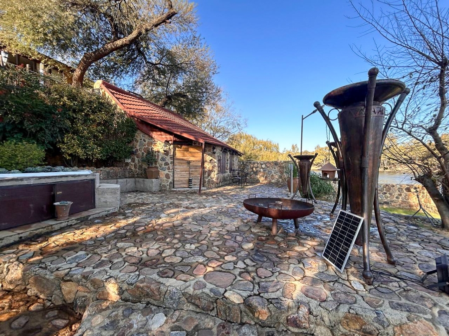 3 Bedroom Property for Sale in Vaaloewer Gauteng