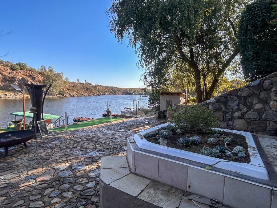 3 Bedroom Property for Sale in Vaaloewer Gauteng