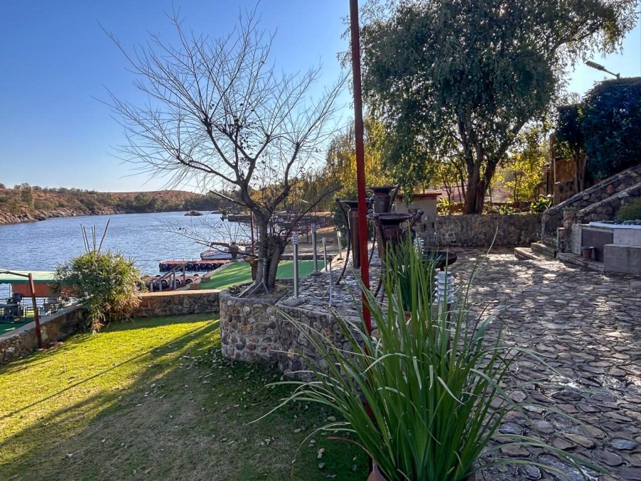 3 Bedroom Property for Sale in Vaaloewer Gauteng