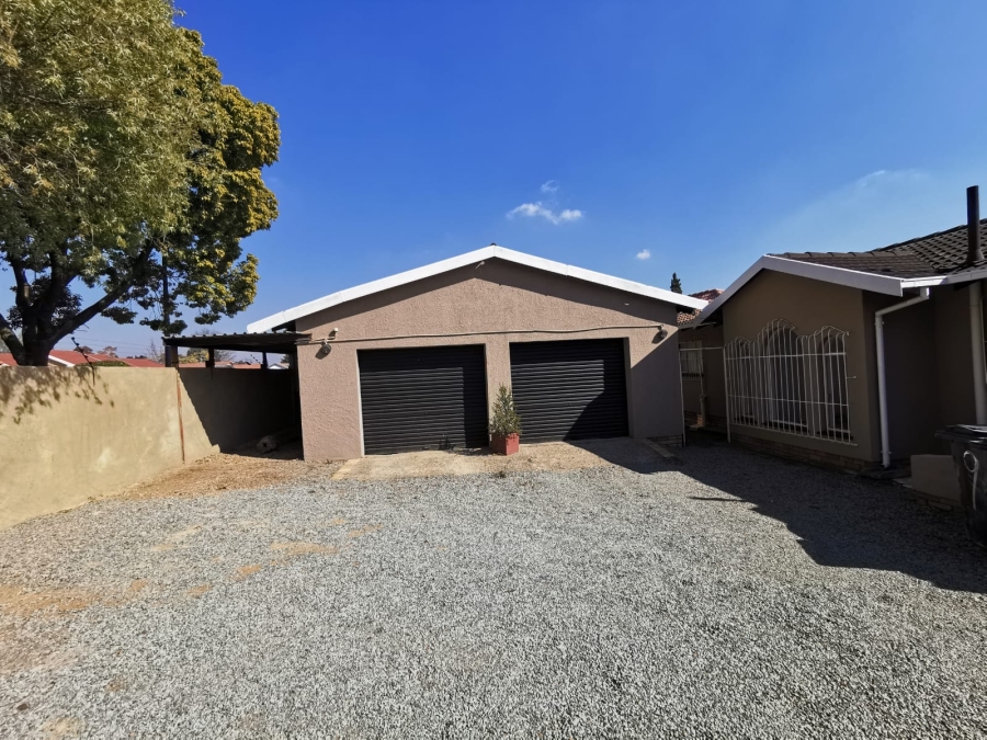 3 Bedroom Property for Sale in Albertsdal Gauteng