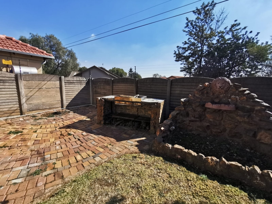 3 Bedroom Property for Sale in Albertsdal Gauteng