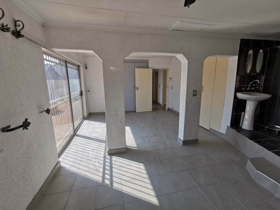 3 Bedroom Property for Sale in Albertsdal Gauteng