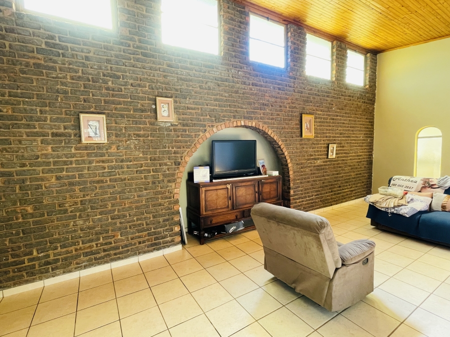 4 Bedroom Property for Sale in Dorandia Gauteng