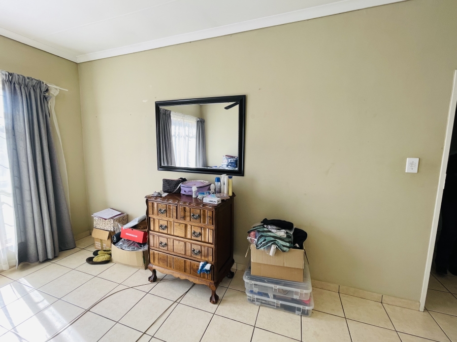 4 Bedroom Property for Sale in Dorandia Gauteng
