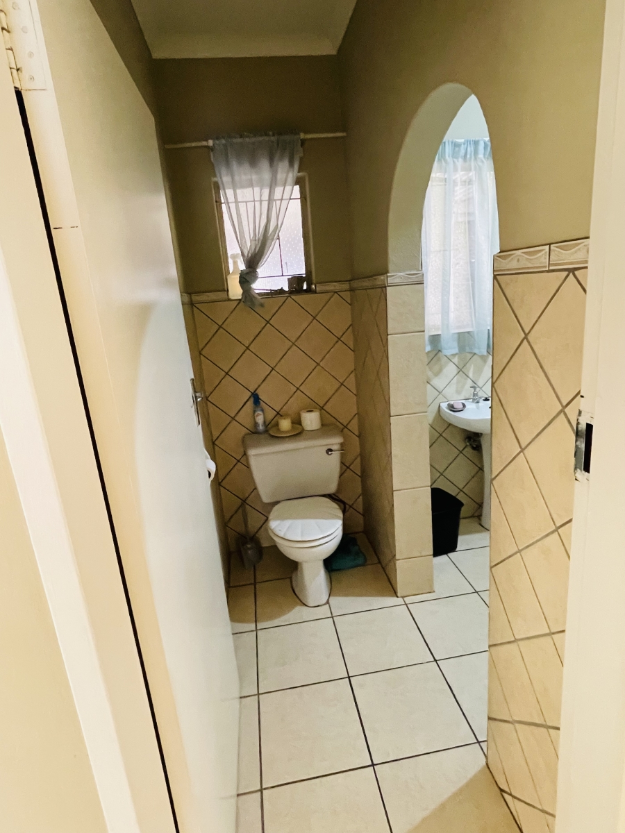 4 Bedroom Property for Sale in Dorandia Gauteng