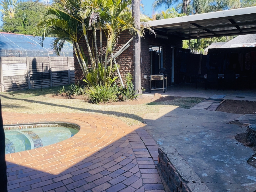 4 Bedroom Property for Sale in Dorandia Gauteng