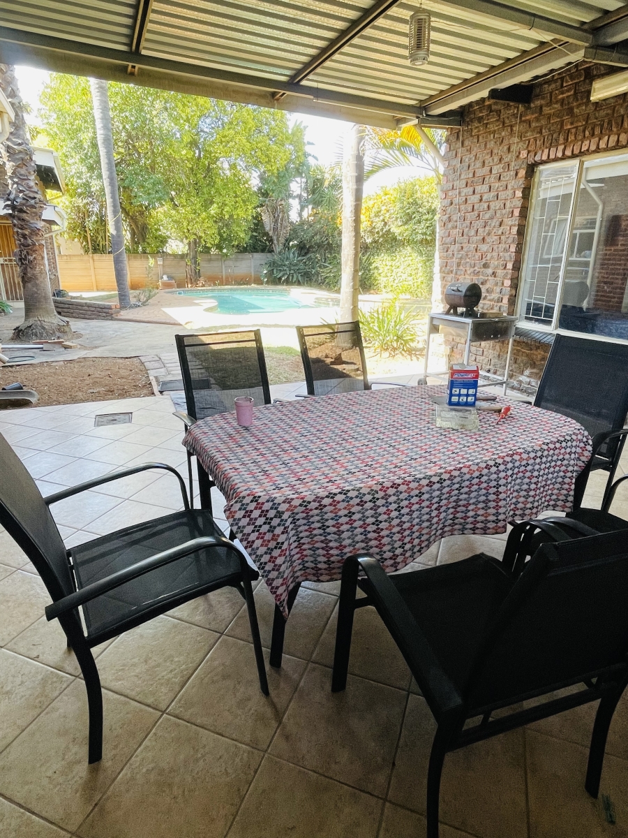4 Bedroom Property for Sale in Dorandia Gauteng