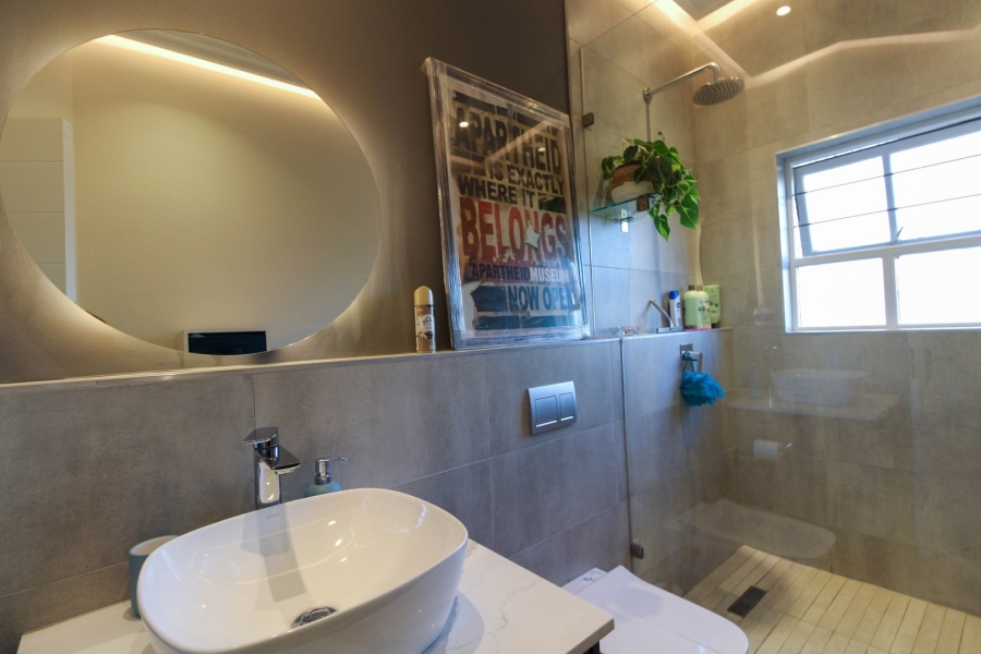 2 Bedroom Property for Sale in Bryanston Gauteng