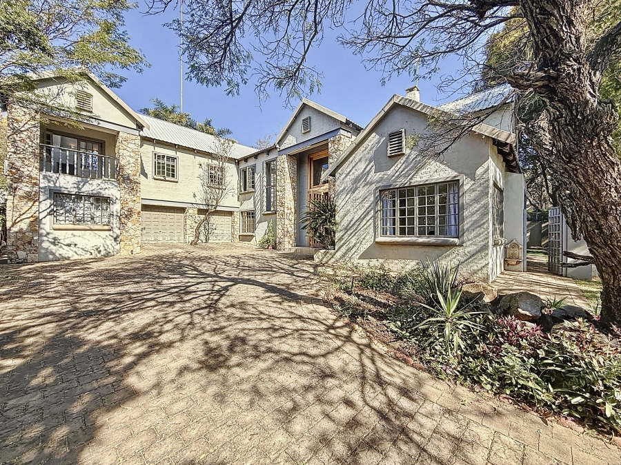 6 Bedroom Property for Sale in Silver Lakes Golf Estate Gauteng