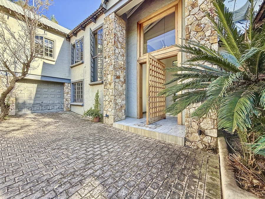 6 Bedroom Property for Sale in Silver Lakes Golf Estate Gauteng