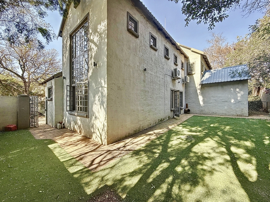 6 Bedroom Property for Sale in Silver Lakes Golf Estate Gauteng