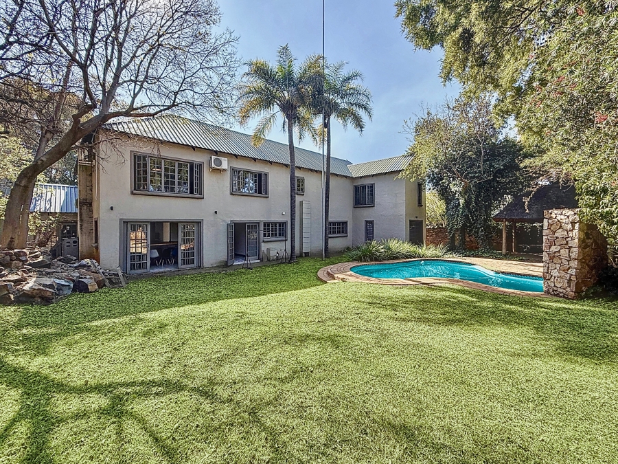 6 Bedroom Property for Sale in Silver Lakes Golf Estate Gauteng