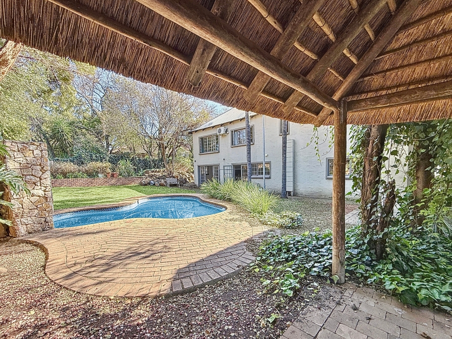 6 Bedroom Property for Sale in Silver Lakes Golf Estate Gauteng