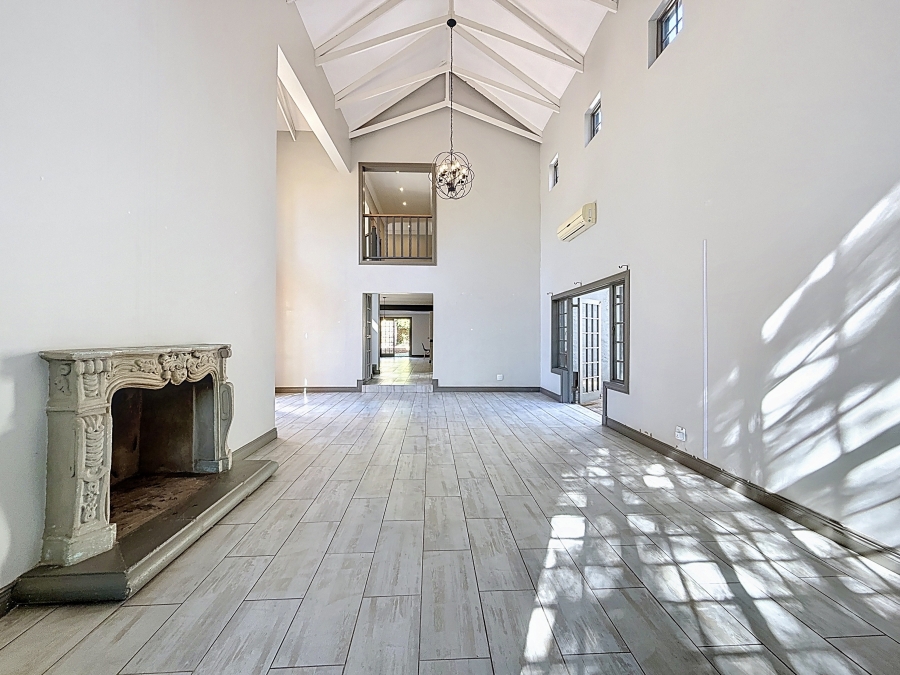 6 Bedroom Property for Sale in Silver Lakes Golf Estate Gauteng